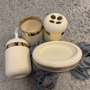 Elegant Cream and Gold Bathroom Set